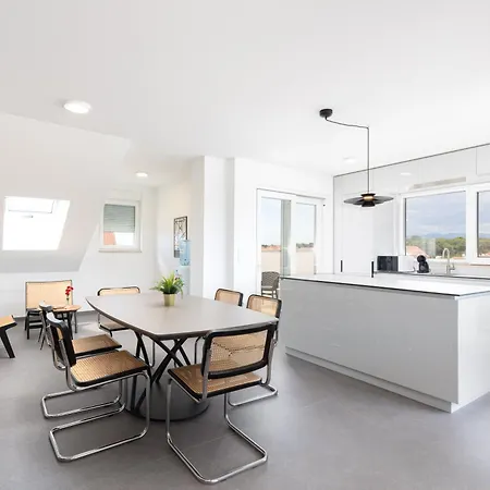Sea Side Apartment *