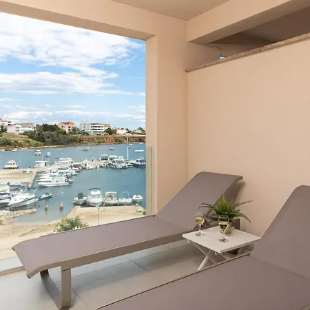 Sea Side Apartment *