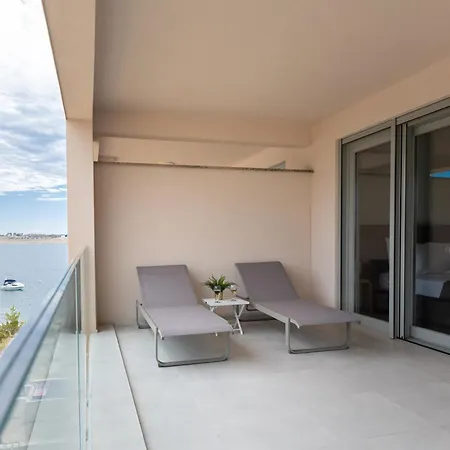 Sea Side Apartment Povljana